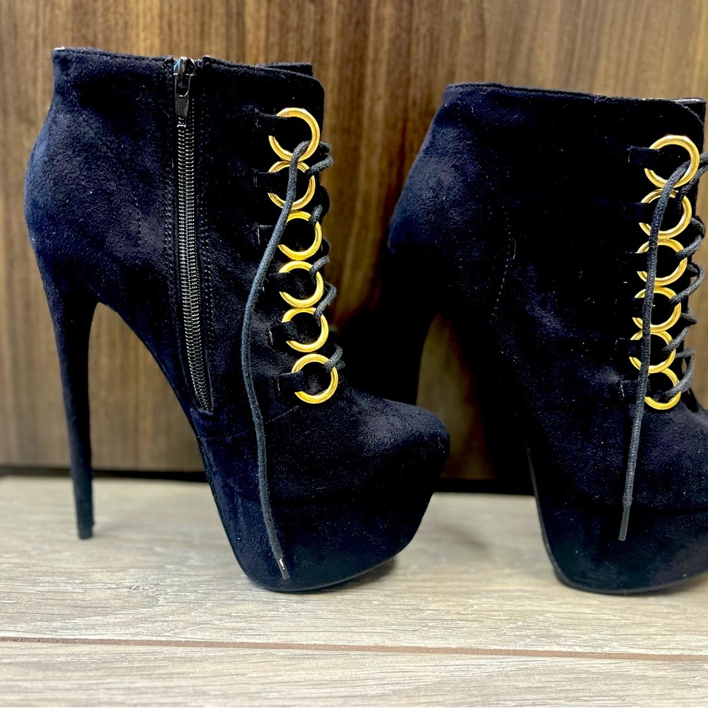 Size 8 FRH 2” Stiletto High Heels. Black / No Scratches / Perfect Condition